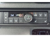 オートエアコンのお車ですので室内の温度をスムーズに調整してくれます♪