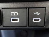 前席に充電用のUSBType-C端子があります
