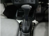 4速フロアAT車です。