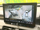 【パノラミックビューモニター】専用のカメラにより、上から見下ろしたような視点で360度クルマの周囲を確認することができます☆縦列駐車や幅寄せ時に活躍してくれます♪