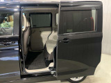 【両側オートスライドドア】子供を乗せたりするのにも隣のお車を気にせずストレスフリー★雨の日などはリモコンキーからドアの開閉ができとても便利♪