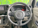 インテリアに合わせたデザインのステアリングは、運転される方のことも考え、運転しやすい形状、大きさです。是非一度、実際に触ってお確かめください。