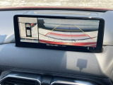 狭い場所での駐車やすれ違いなどでより的確な運転操作に役立つ360&deg;ビューモニターが装備されています。