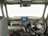 【前方視界】開放的な前方視界!運転がしやすく疲れにくいです♪窓が大きく、見通しがとっても良いおクルマですよ♪