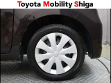 シンプルなデザインの純正ホイールキャップです。落ち着いたデザインですので車体と一体感があります。