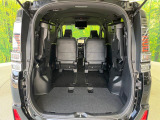 普段のお買い物や通勤、送迎等に十分な荷室スペースを確保しております。3列目を跳ね上げると、大きな荷物の積載も可能です♪