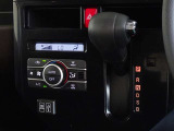車内を快適に、オートエアコンを装備しています。