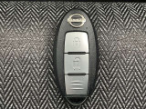 持っているだけでドアのロック・アンロック、エンジン始動ができるインテリジェントキーです。