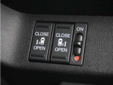 ◆両側電動スライドドア◆狭い駐車場でも乗り降りが楽々♪お子様が隣の車にドアを当ててしまう心配もございません!小さなお子様連れの方もこれで安心。