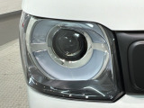 LEDヘッドライトは、点灯の瞬間から最大光量を発揮し、突然暗くなるトンネルなどでの安定感を高めます。