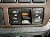 両側パワースライドドア付きだから、狭い駐車スペースなどでの 乗り降りラクラク!小さなお子さまのいるご家庭には嬉しい装備。