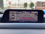 狭い場所での駐車やすれ違いなどでより的確な運転操作に役立つ360&deg;ビューモニターが装備されています。