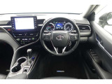 スポーティームード溢れる運転席周りですね。 クイックなドライビングに対応できるよな運転席回りになっています。 ドライブがますます楽しくなりますね!
