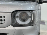 LEDヘッドライトは、点灯の瞬間から最大光量を発揮し、突然暗くなるトンネルなどでの安定感を高めます。