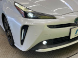 【LEDヘッドライト】悪天候や夜間走行時も良好な視界を確保し安心して運転できる高輝度LEDヘッドライトを装備!点灯速度が早く、消費電力も抑えられています。