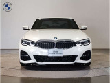 【キドニーグリル】BMWは約90年もの間、ほぼ全ての車両にひと目でBMWだと分かるこの特徴的なフロントグリルが備えられ、デザイン・アイコンとして親しまれてきました。