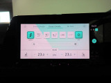 エアコンの操作パネルがありません。運転席周りはすっきりしています。操作はここからお願いします。