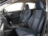 長時間の運転も疲れにくいフロントシート!体をしっかり支えてくれて運転がしやすい形状です!