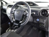 高いホールド性で運転姿勢が安定します。長距離ドライブでも疲れにくいのが魅力です。快適なドライビングライフをお送りください♪