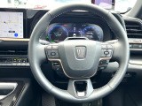 【純正革巻きステアリング】上質な革を使用することで、手にしっかり馴染みとても運転しやすいハンドルです♪