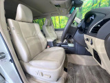 運転席シート廻りは使用感も少なく、良好な状態となっています。丁寧に使われていたことがよくわかりますね。