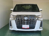 明度の高いLEDヘッドライトで、夜間の運転も安心です。