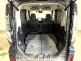 後席を格納すると、これだけの広さが!シーンに合わせたシートアレンジで、大きな荷物も積むことが出来ます♪