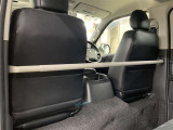 セパレーターバーは、必ず荷室のいちばん前の位置になる様に取り付けてください。走行中は必ず取り付けたまま走行してください。