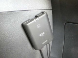 ETC車載機です。高速・有料道路の料金をキャッシュレスでスムーズに通過できます。