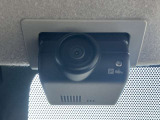 ドライブレコーダー付きで前方だけでなく車室内を録画しているので、万一のとき記録に残せて安心です。