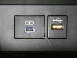 【充電用USB端子】デバイスの充電に便利です。※実際の接続端子は写真で確認or店舗までご気軽にお問合せください♪