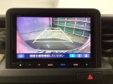 バックモニター付きで、車庫入れやバック時の後方確認をサポート。