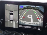 【アラウンドビューモニター&バックモニター】クルマを真上から見下ろしているかのような映像が表示され、周囲の状況がひと目で把握できるので、安心してスマートに駐車できます。駐車が苦手な方にオススメです!