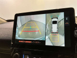 【パノラミックビュー&バックビュー】駐車時の安全確認をする為に車両上方からの映像と後方カメラからのを同時に表示しバックガイドも付いているのでバックの苦手な方でも安心して運転出来ますよ。