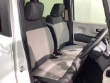 運転席、助手席☆ともにゆとりのある空間となっております♪