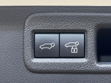 【パワーバックドア】スマートキーや運転席のボタンを押すだけでリアゲートが自動で開閉します!荷物を持っている時や、高い位置にあるバックドアを閉める際に便利な機能です♪