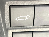 【パワーバックドア】スマートキーや運転席のボタンを押すだけでリアゲートが自動で開閉します!荷物を持っている時や、高い位置にあるバックドアを閉める際に便利な機能です♪