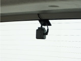 ◆リアにもドライブレコーダーを装備しております◆映像・音声などを記録する自動車用の装置です。もしもの事故の際の記録はもちろん、旅行の際の思い出としてドライブの映像を楽しむことができます。
