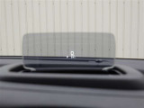 ヘッドアップディスプレイで少ない視線移動で情報を確認できるので運転の疲労軽減に繋がります!