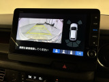 リバースギアに入れるだけで後方の表示へ切り替わります。夜間や雨の日の駐車も楽になりますよ。