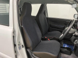 【フロントシート】さまざまな体格の方が快適に運転ができるよう配慮したシートになっております。