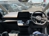 ドライバーのかたと助手席のかたが座るシートです。実際お座りいただくのが、分かりやすいと思います。お気軽にご来店ください!