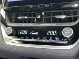 左右独立温度コントロールフルオートエアコンです。運転席、助手席それぞれで独立して温度設定ができます。冷え性の方が乗っても安心ですね♪