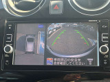 【アラウンドビューモニター】上空から見下ろしているかのような映像で駐車をサポート。安心です。