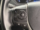 運転中、オーディオの操作をしてて、ハッとしたことはありませんか?ステアリングスイッチは、運転中でもハンドルでオーディオの操作が可能です。安全なドライブをサポートします。