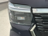 LEDヘッドライトは、点灯の瞬間から最大光量を発揮し、突然暗くなるトンネルなどでの安定感を高めます。