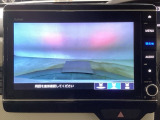【バックカメラ】運転が苦手な方も車庫入れラクラクです!ギアをリバースに入れれば自動的に切り換わりますので、面倒な操作は不要です♪狭い駐車場もお車を傷つけず安心ですね!