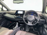 運転席まわりです。 各操作スイッチは使いやすい位置に配置されてます。