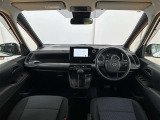 運転席周辺の様子です☆ オーディオ周りやメーター類の位置など、ご確認下さいね♪