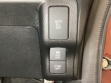 ハンドルの右側には安全装備の、CTBA(シティブレーキアシストシステム)とVSA(ABS+TCS+横滑り抑制)の解除スイッチがついています。